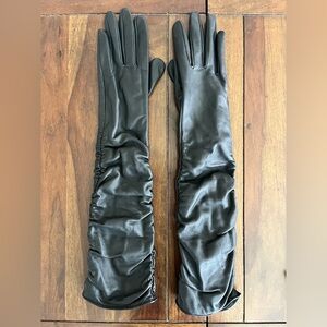 Elegant Black Leather Gloves